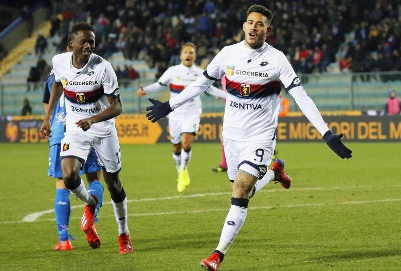 Sanabria se estrenó con gol en el Genoa. EFE