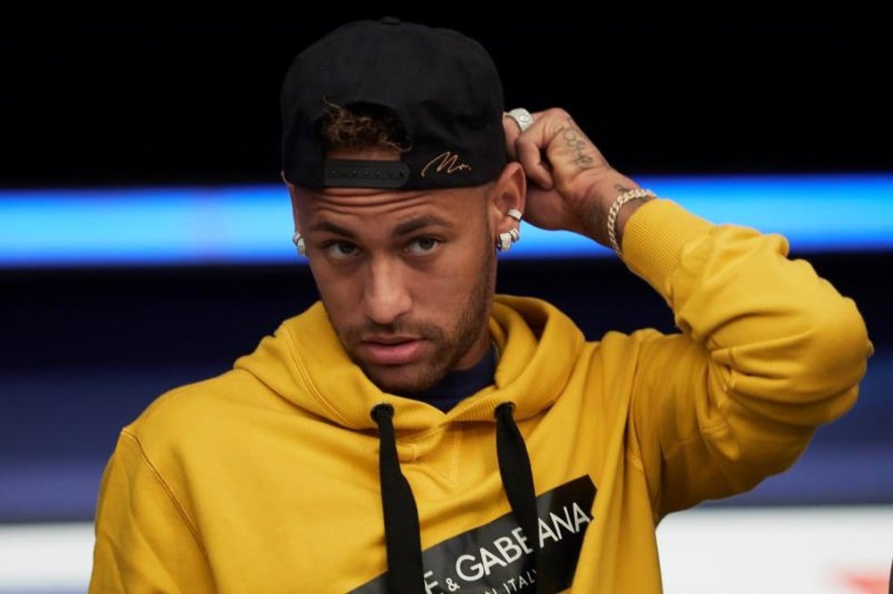 Neymar regressou a Barcelona para continuar com a sua recuperação. EFE