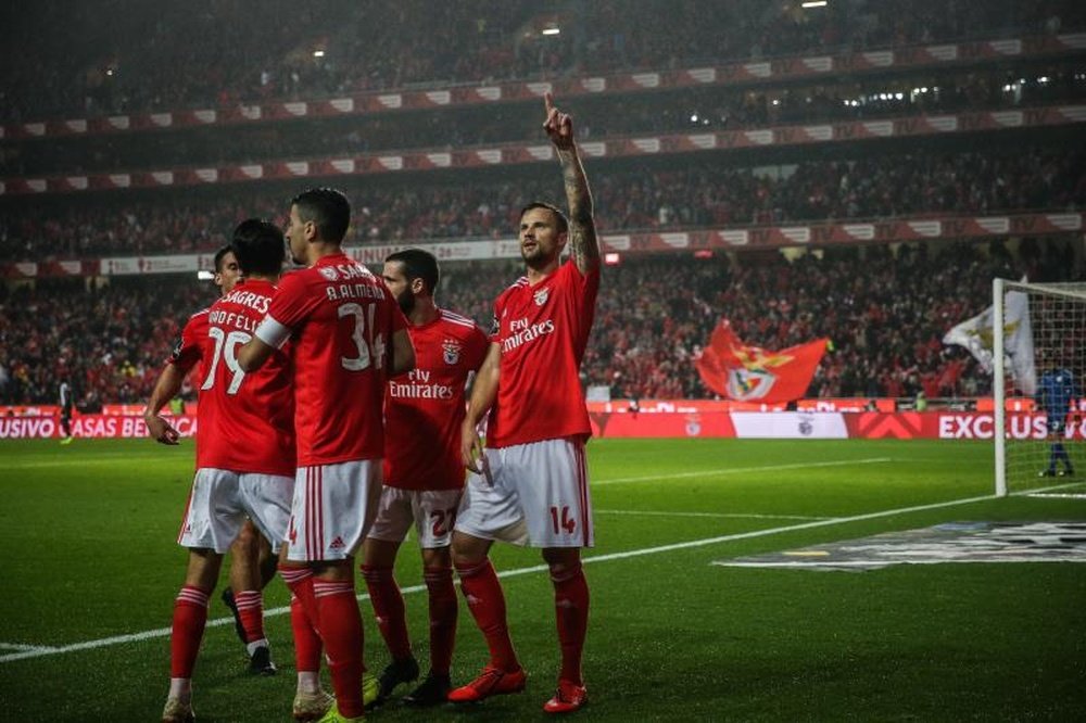 El Benfica se ganó un puesto en octavos. AFP