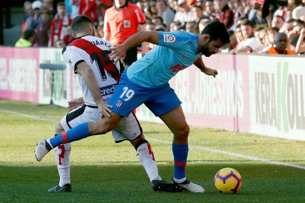 Mario Suárez se enfrentó a su ex equipo en Vallecas. EFE