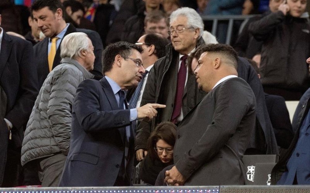 Bartomeu and the Barça board need to get a move on with their transfers. EFE