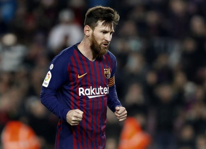 Messi hat-trick seals three points for Barca