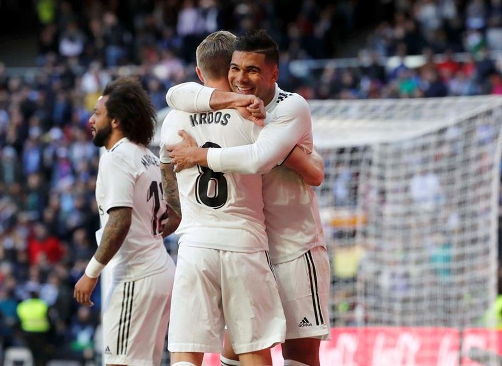 Casemiro y Kroos podrían no llegar al Camp Nou. EFE