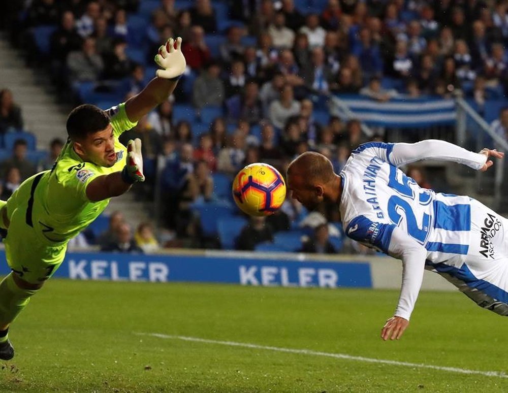 There is talk of Porto completing a deal for Geronimo Rulli (L).