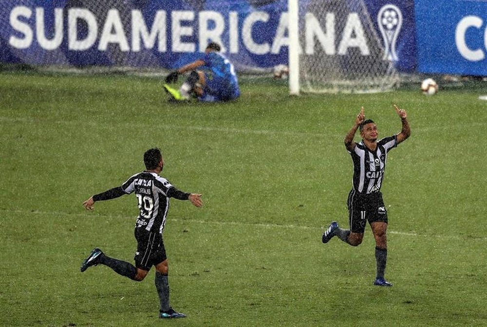 Botafogo ya está en 1/16. EFE