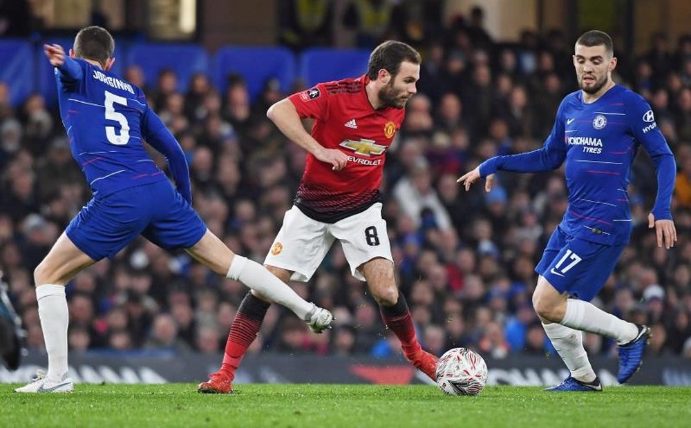 Juan Mata wants to play in a top European league. EFE