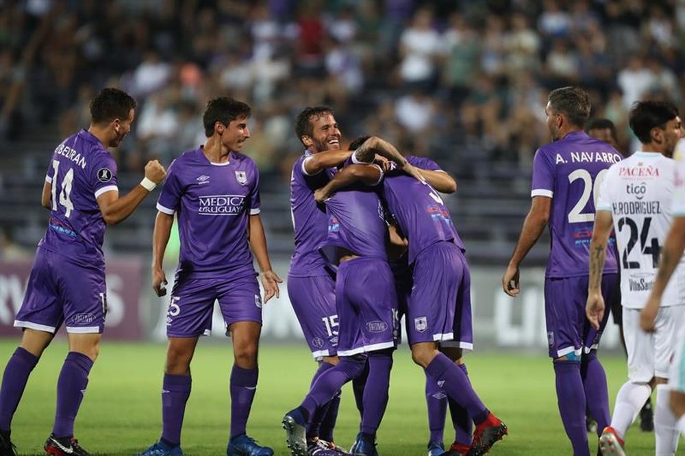 Defensor Sporting golea en una tarde sin mucho en juego. EFE