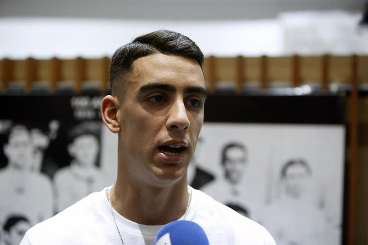 Jogador do Vasco é cortado da seleção uruguaia por falta de vacina