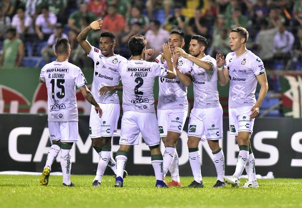 Un lobo llamado Santos Laguna. EFE