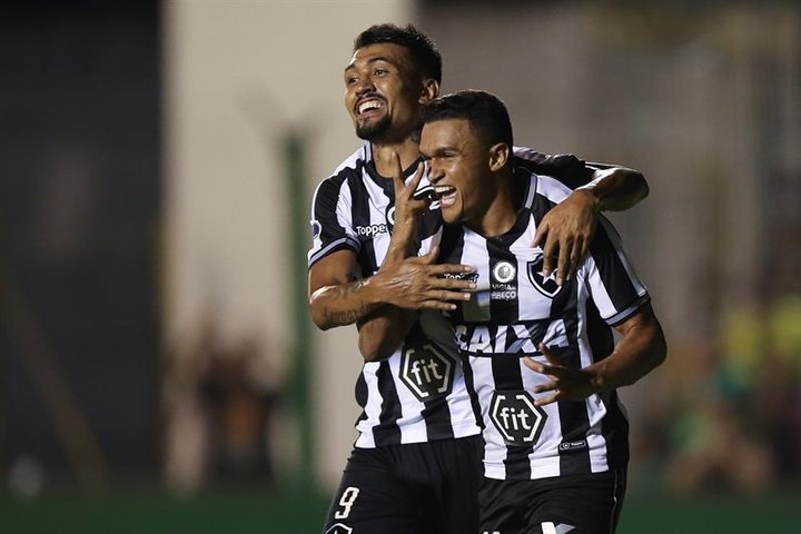 Botafogo no falla en un día marcado por las tandas de penaltis