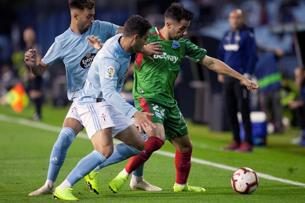El fútbol ofensivo del Alavés pasa por las botas de Jony. EFE/Archivo