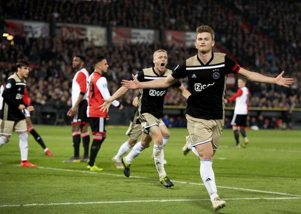 de Ligt celebratign a goal for Ajax. EFE
