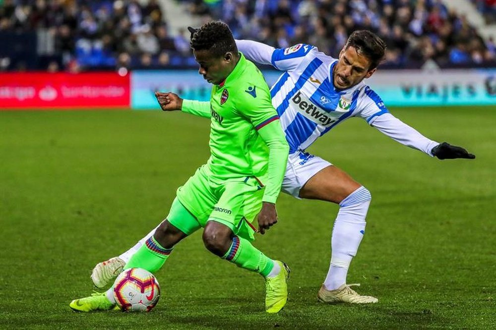 Moses Simon called up for Nigeria squad ahead of Africa Cup of Nations. EFE