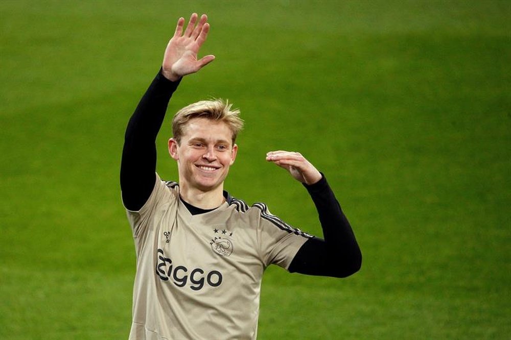 De Jong despediu-se dos adeptos do Ajax e falou do Barça. EFE