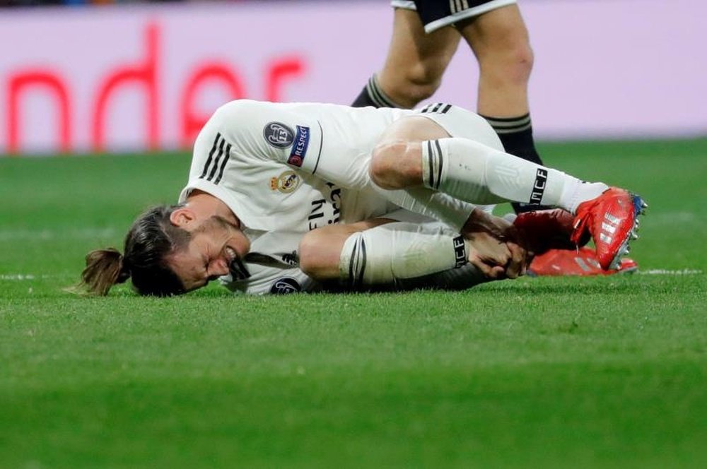 Bale goes down injured against Ajax. EFE/Archive