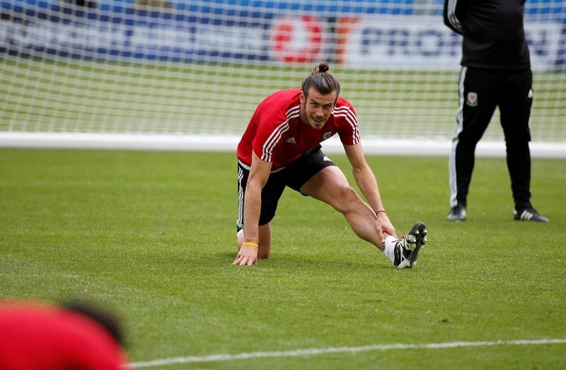 Bale treina com a Seleção de Gales. EFE