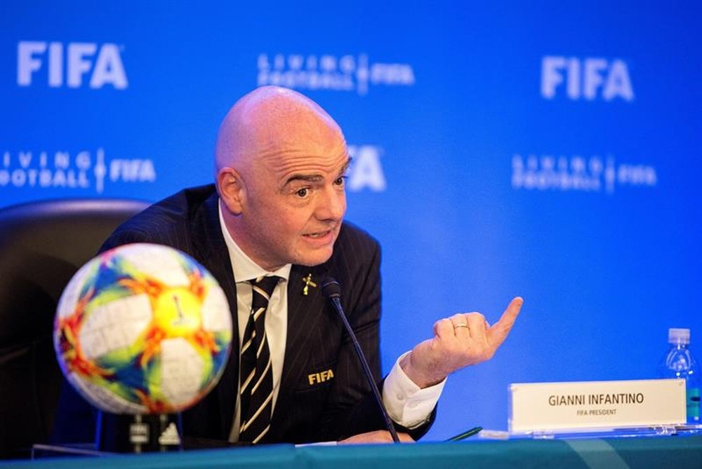 La FIFA propone di sospendere la partita in caso di episodi di razzismo. EFE