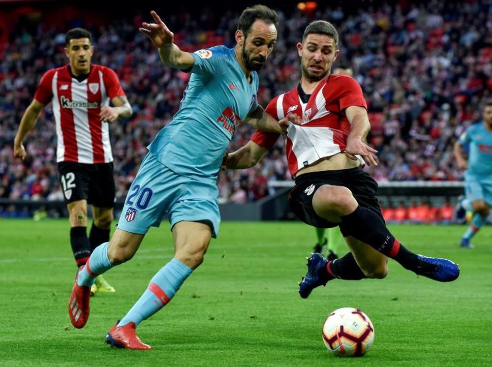 El Atlético quiere que Yeray sea su nuevo Godín. EFE
