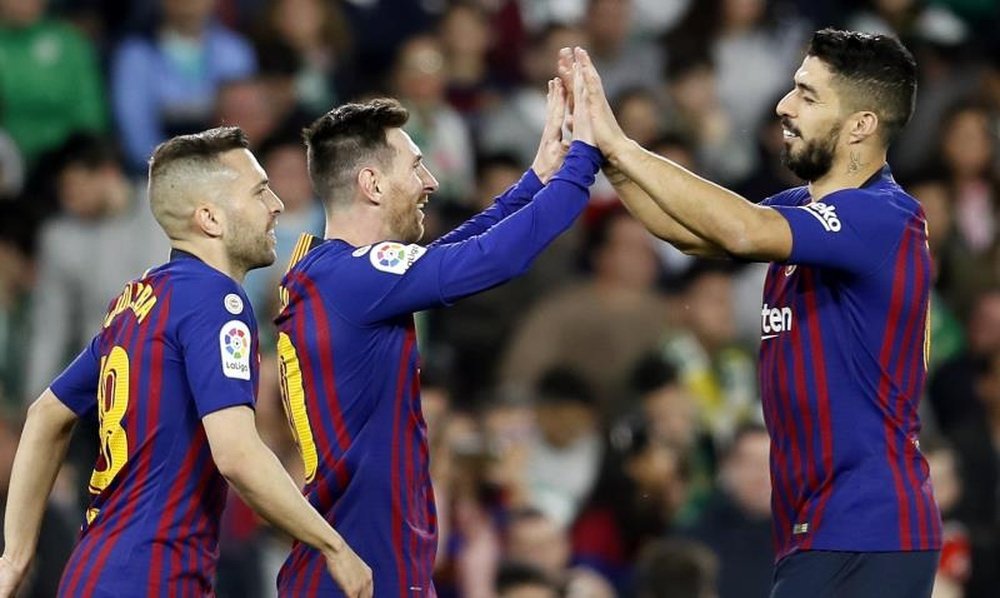 O Barcelona venceu com hat-trick de Messi e golo de Suárez. EFE