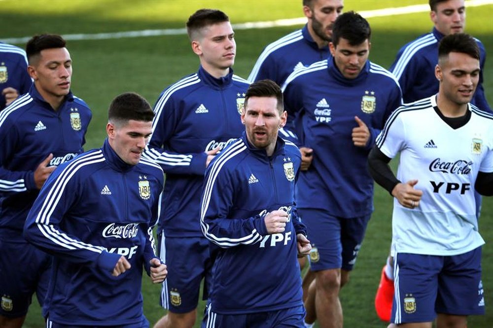 'Pity' Martinez a parlé avec Messi. EFE