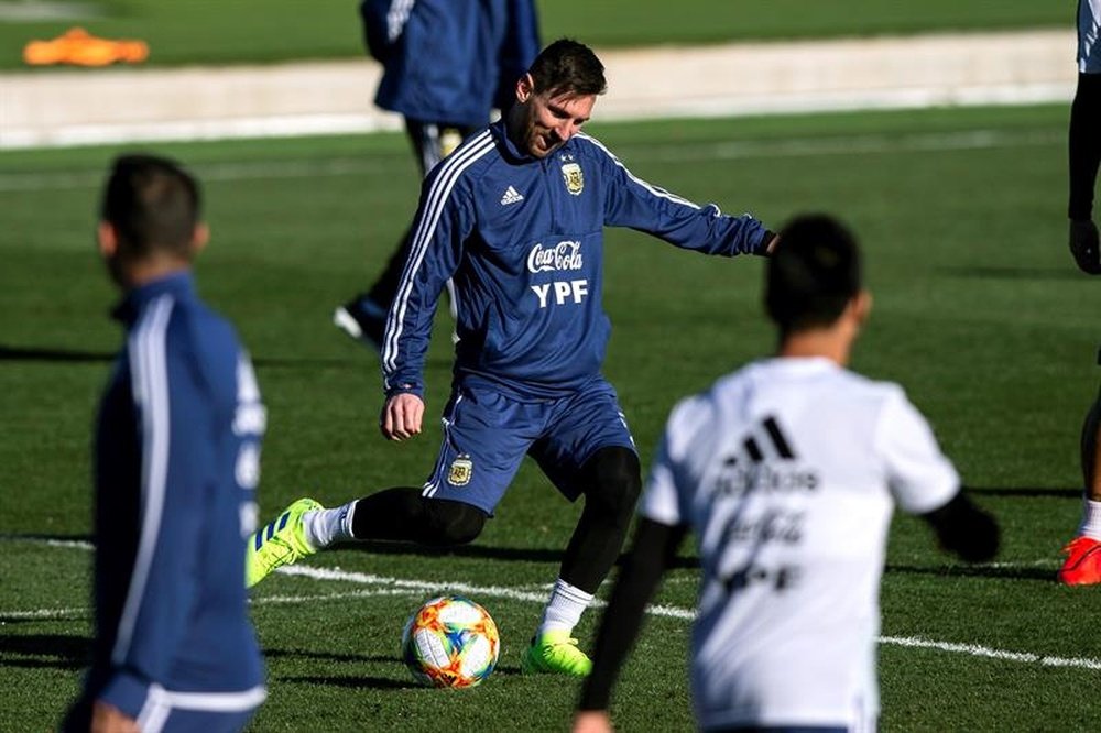 Messi conseguiu treinar com os seus companheiros. EFE