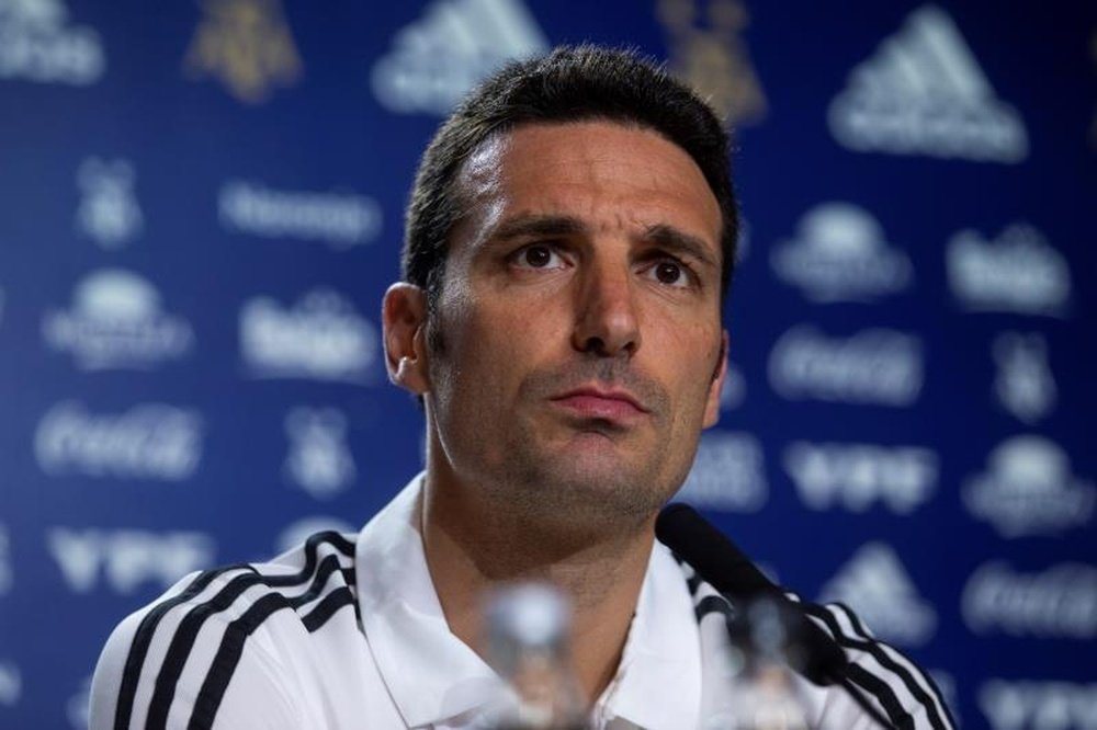 Scaloni has already decided on eight of his team for the Colombia clash. EFE