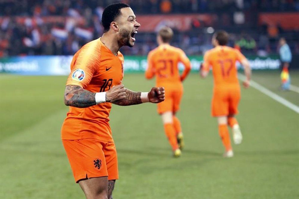 Depay could be an option for Liverpool if Mane leaves. EFE