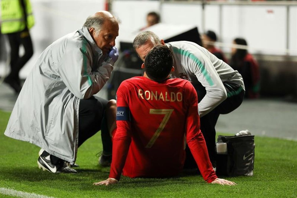 Ronaldo left Portugal's match early with injury. EFE