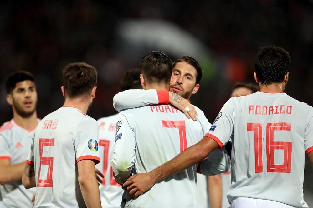 España salvó la semana con dos victorias y 'pocos' goles. EFE