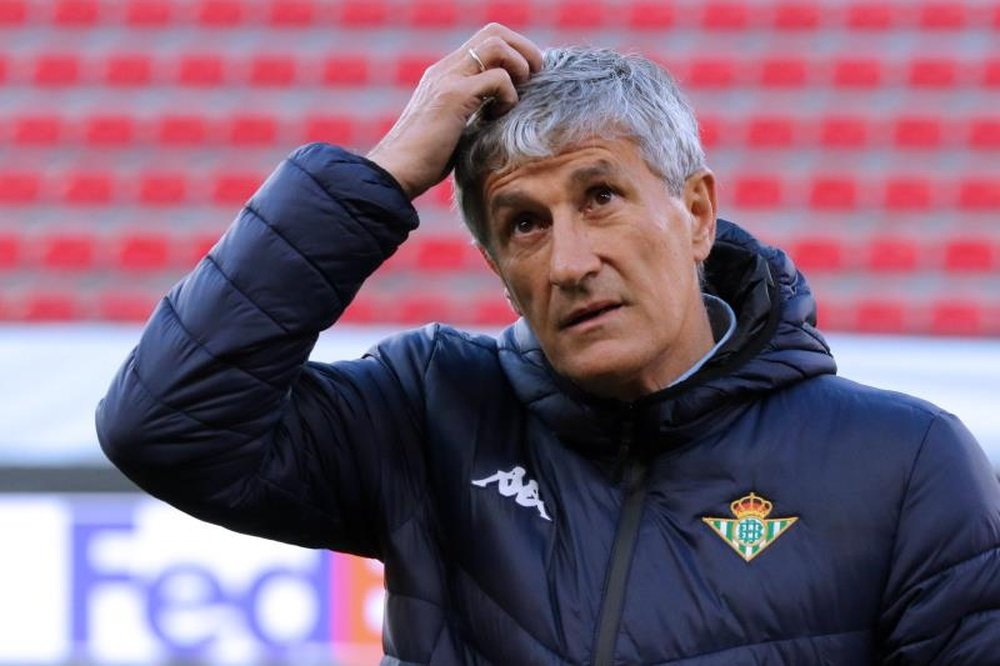 Quique Setien must decide whether to sign a replacement for Suarez. EFE