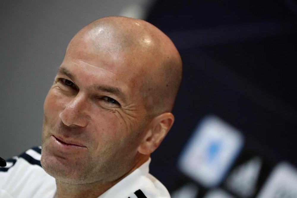 Zidane faces the media. EFE