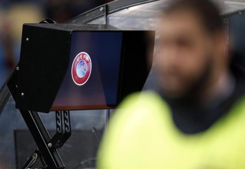 La RFEF aprueba el 'mini VAR' para Primera Federación