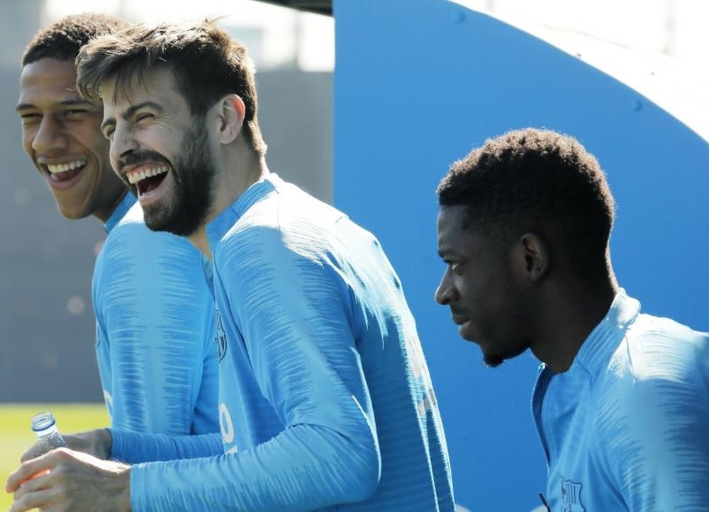 Piqué y Todibo tendrán que ser pareja ante el Sevilla. EFE