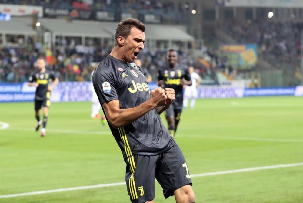Mandzukic will have to accept a pay out if he is to move to Man Utd. EFE
