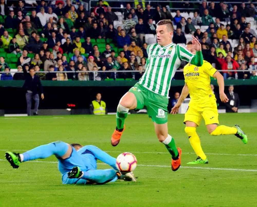 Tottenham have to hurry up and raise their offer if they want Betis' Lo Celso. EFE