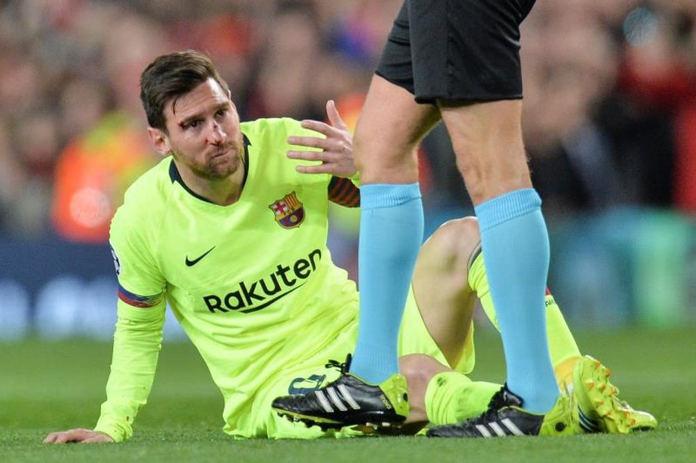 Medics confirm no broken nose for Lionel Messi. EFE