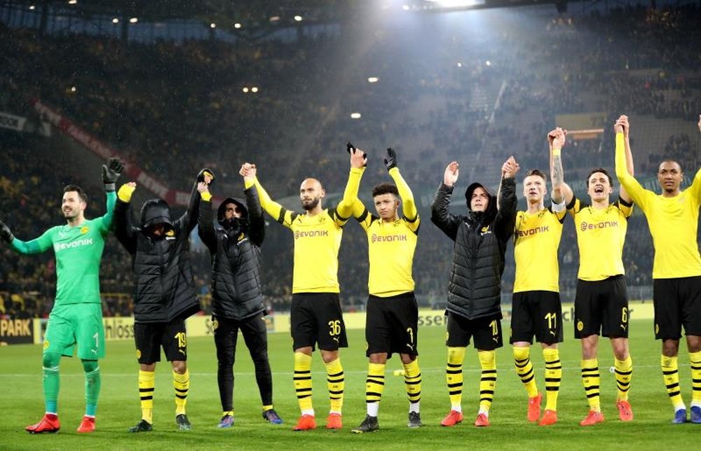 Borrussia Dortmund players celebrate a victory in front of their fans. EFE