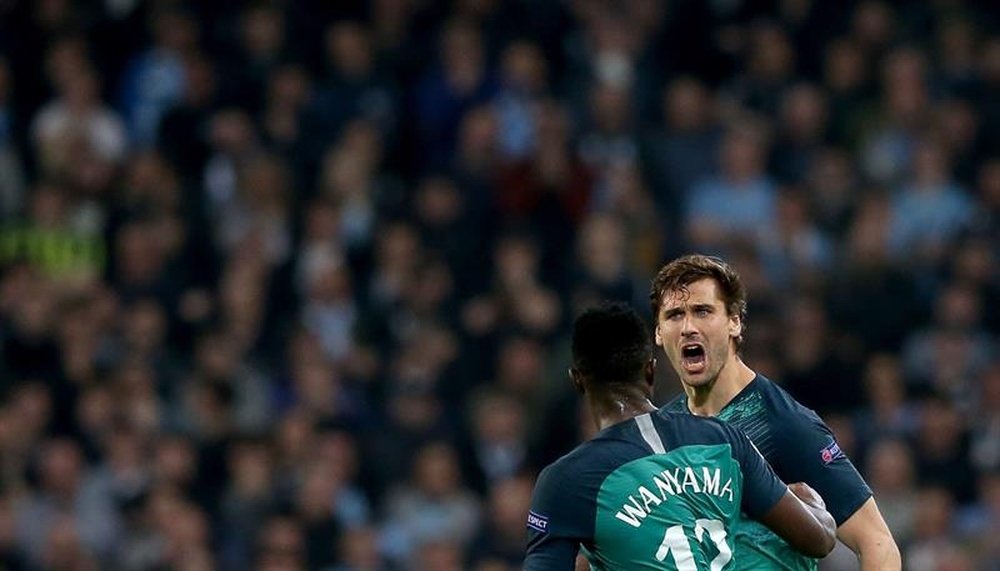 Llorente (R) is looking for a new club and Lazio could be his next destination. EFE