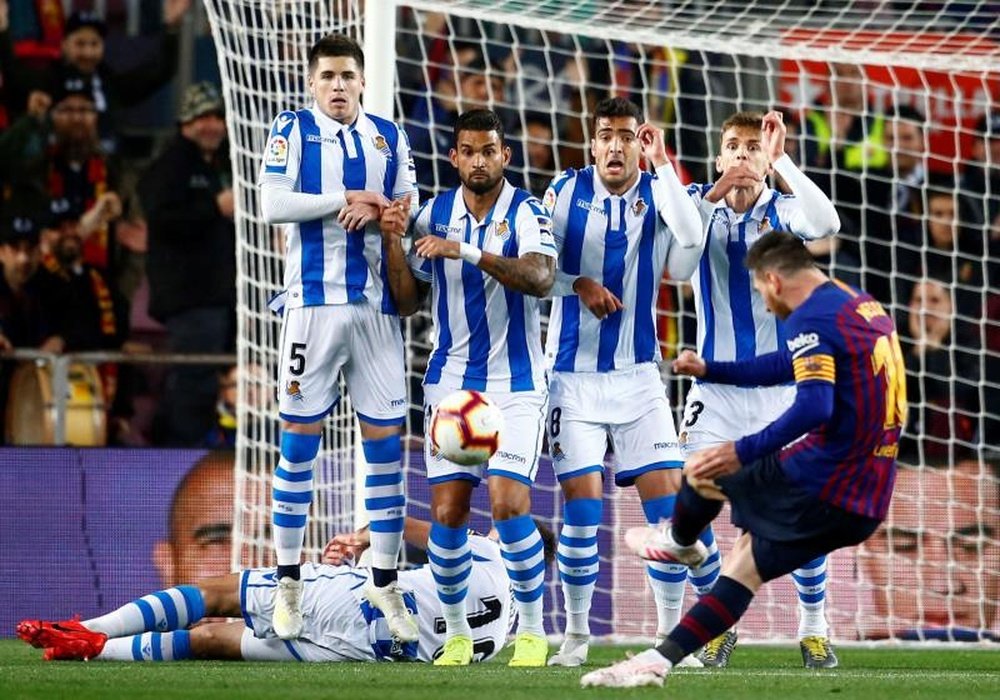 Messi tiene una doble estadística con la Real. EFE