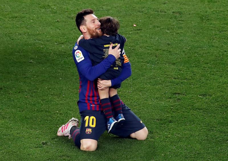 Messi celebra un título en el Barça