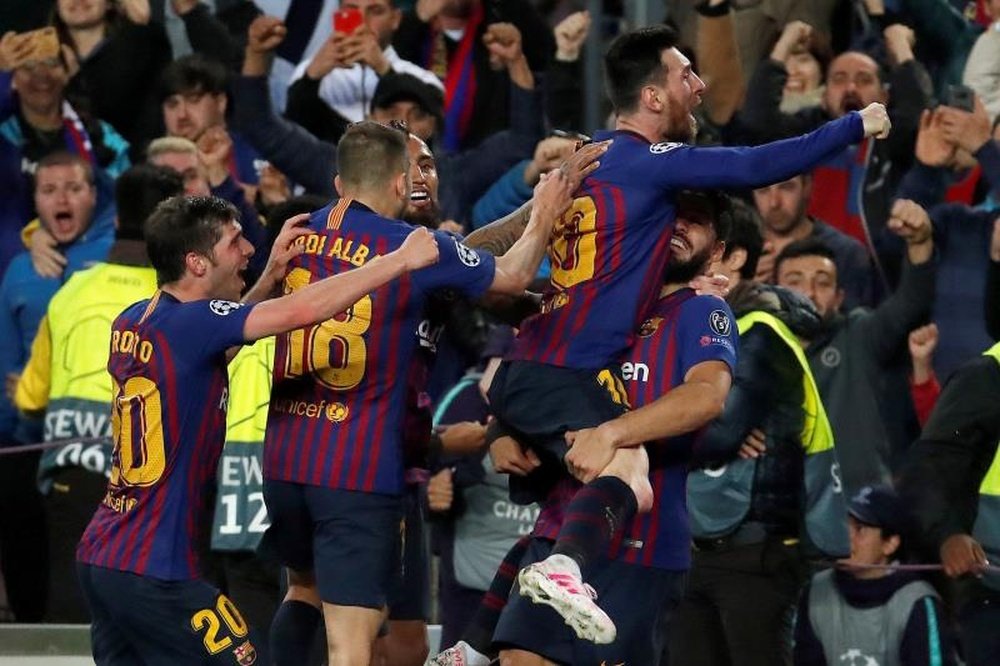 Lionel Messi after scoring last night at the Camp Nou. EFE