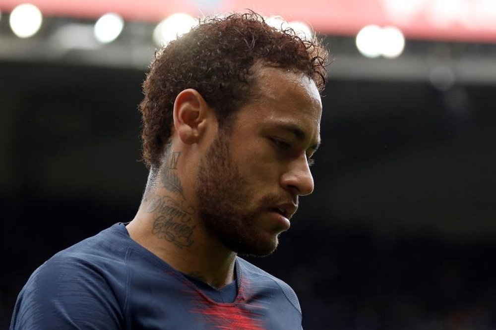 Desvelan la tensa charla de Leonardo con Neymar. AFP