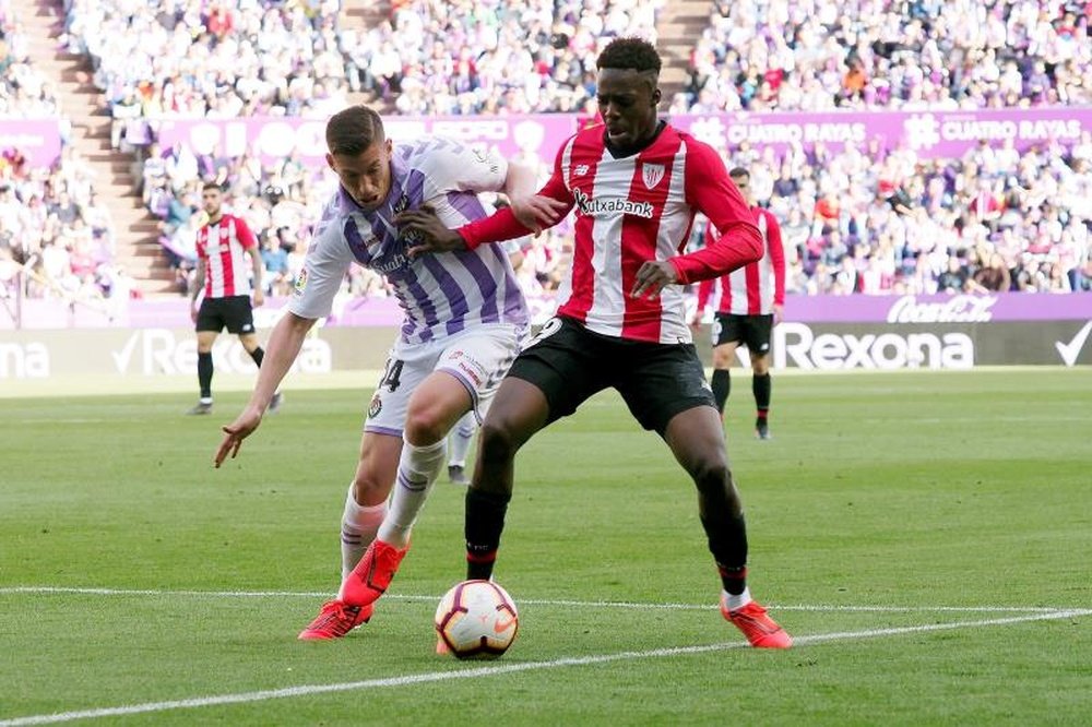 Iñaki Williams suena para aterrizar en el Wanda. EFE