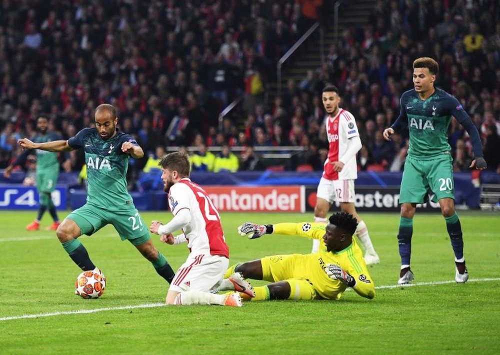 Lucas Moura (i) de Tottenham Hotspur anota este miércoles en un partido de la semifinal de la Liga de Campeones entre Ajax Amsterdam y Tottenham Hotspur en Amsterdam (Holanda). EFE