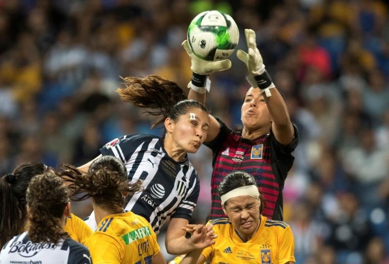 Tigres y Monterrey monopolizan las finales del fútbol femenino en México. EFE