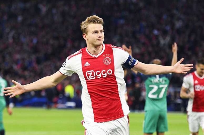 De Ligt is very closing to joining Juventus. EFE