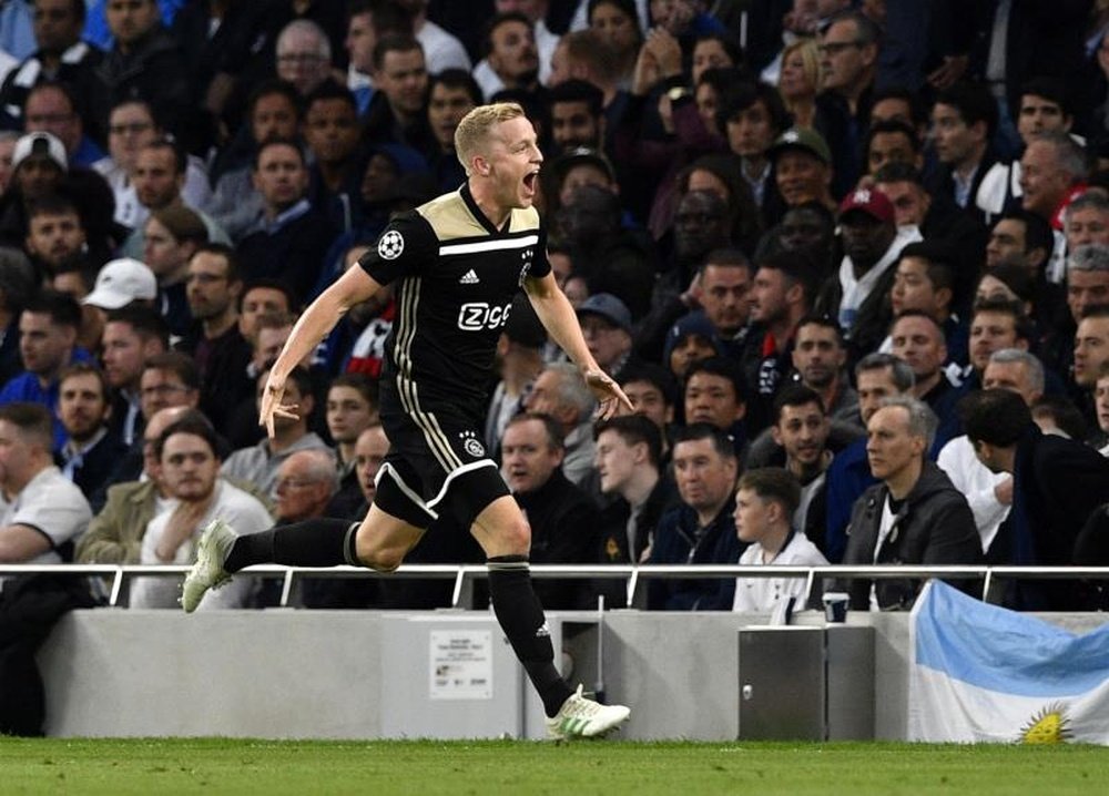 Van de Beek perto de chegar no Real Madrid. EFE