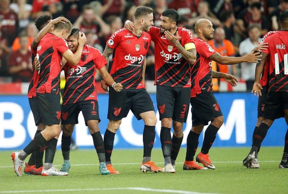 Athletico Paranaense despide... ¡a seis integrantes de su cuerpo técnico! EFE