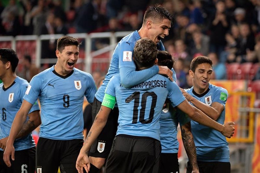 Uruguay y Nueva Zelanda ya piensan en los octavos de final. EFE