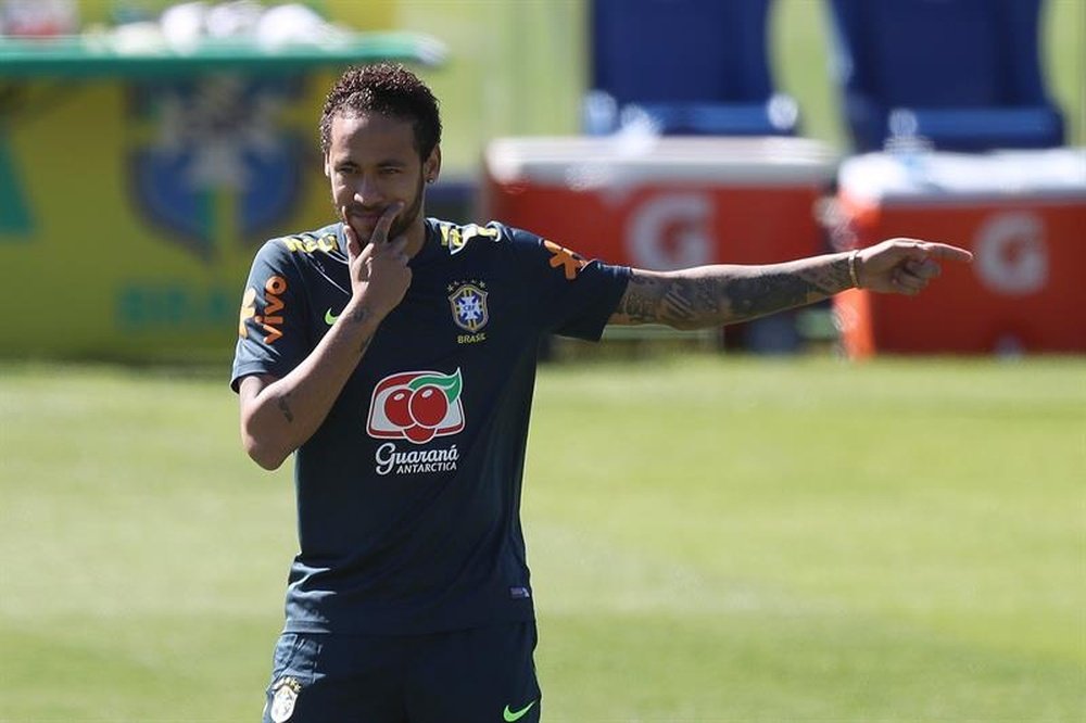 Brasil espera Firmino e Alisson e comemora retorno de Neymar. EFE
